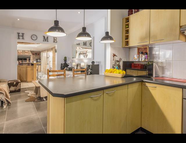 4 BEDROOM FREESTANDING FOR SALE IN PARKLANDS